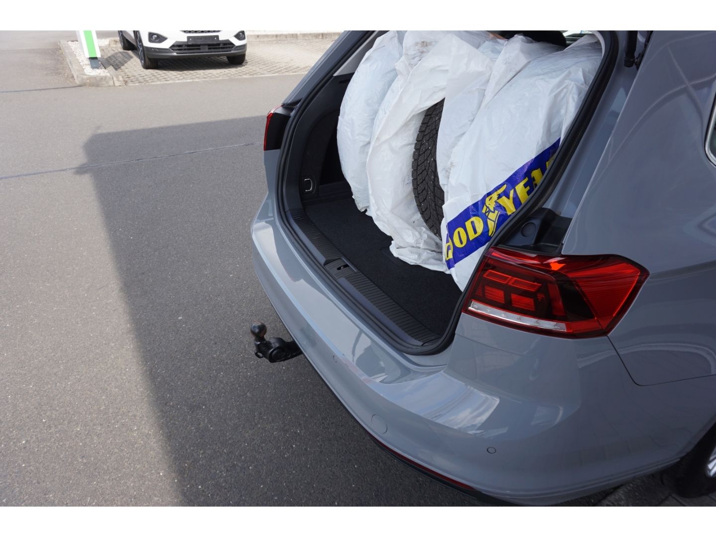 Volkswagen Passat 1.5TSI-DSG - Samsaru's Car Outlet