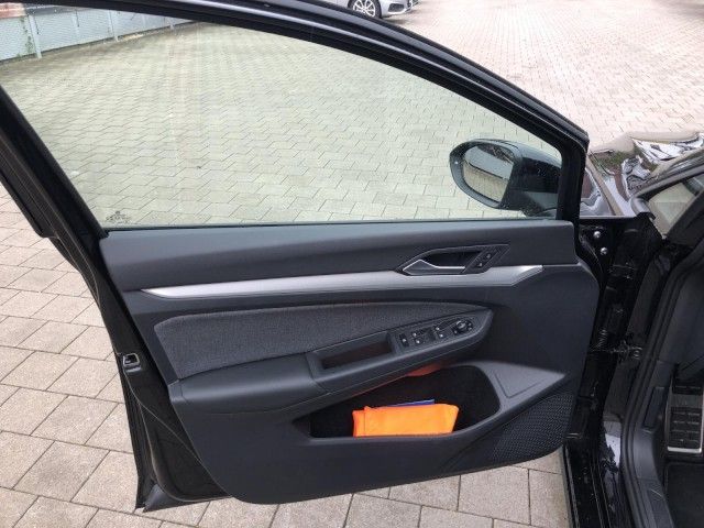Volkswagen Golf VIII 1.5 TSI Move - Samsaru's Car Outlet