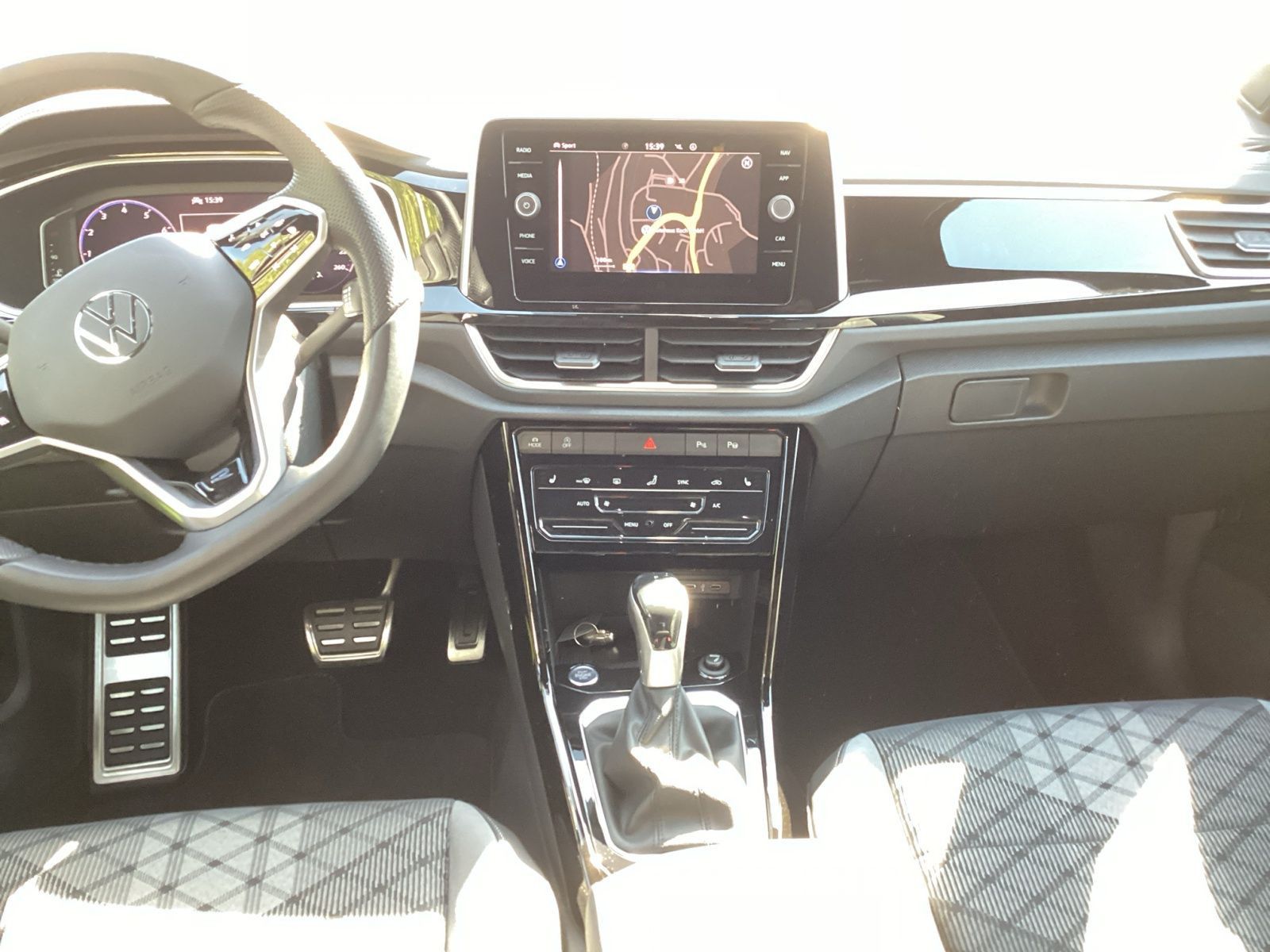 Volkswagen T-Roc 1.5TSI R-Line - Samsaru's Car Outlet