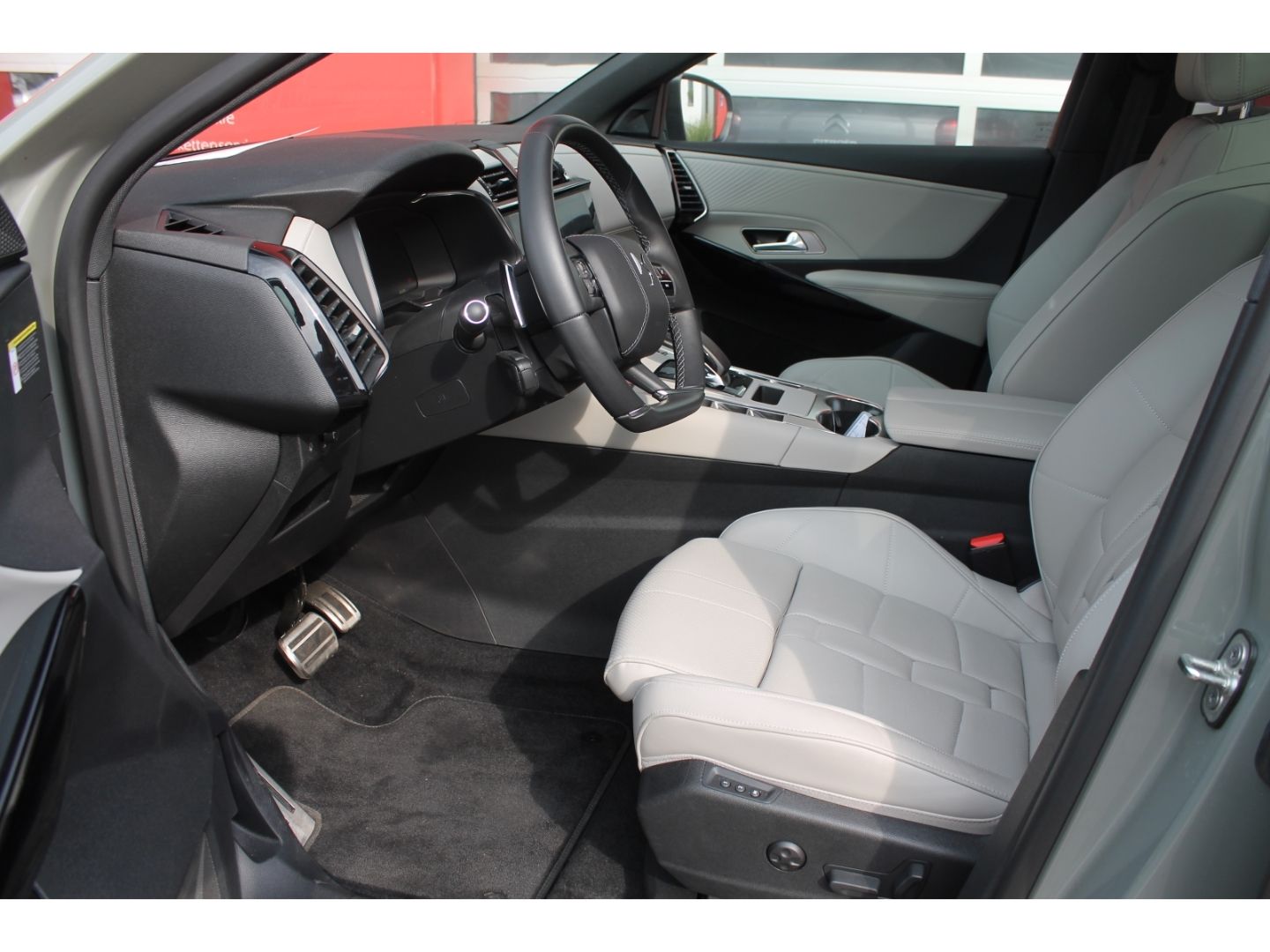 DS Automobiles DS7 E-Tense225 Opera Hybrid Pano AHK Leder Matri