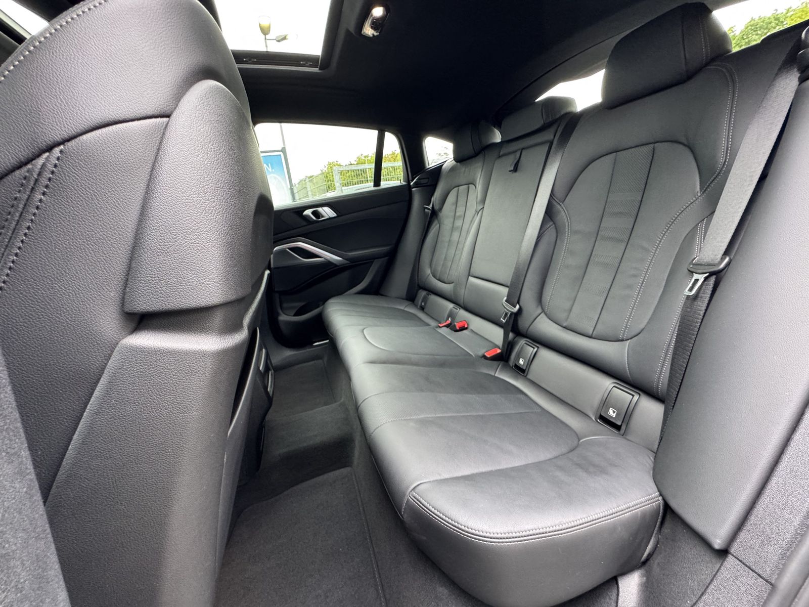 BMW X6 xDrive30d M Sport AHK PANO LASER Sitzklima