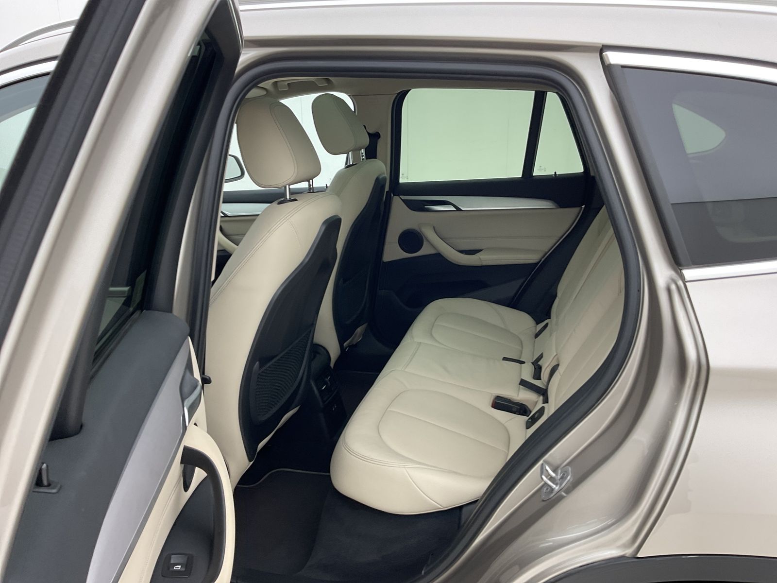 BMW X1 xDrive25e - Samsaru's Car Outlet