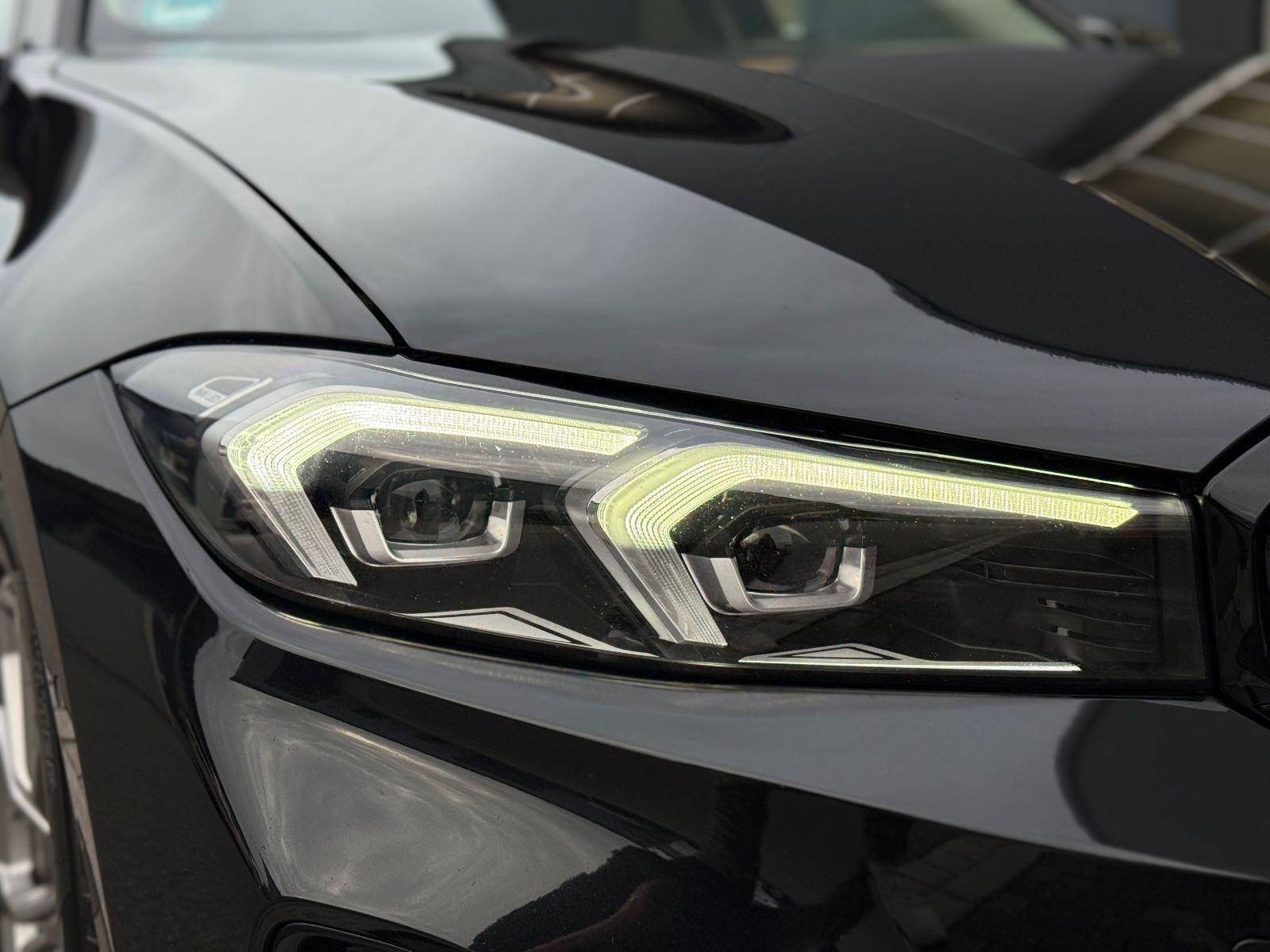 BMW 320 d xDrive - Samsaru's Car Outlet