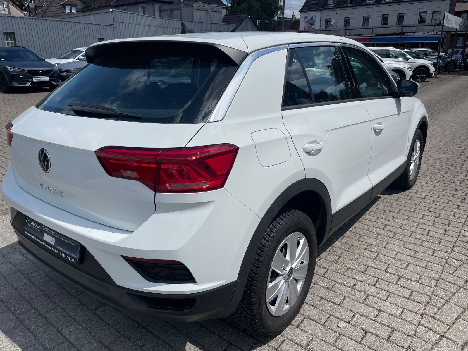 Volkswagen T-Roc - Samsaru's Car Outlet