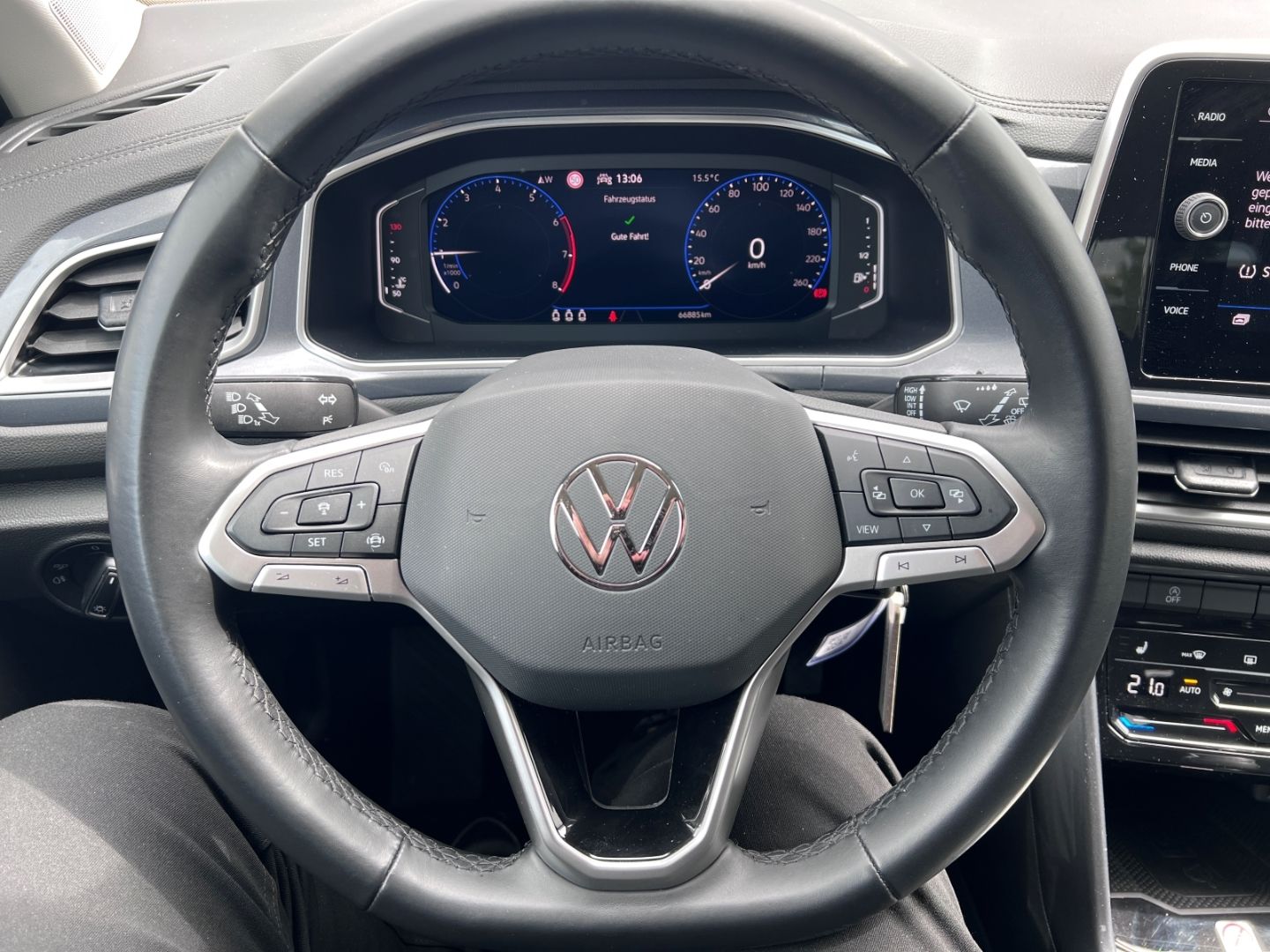 Volkswagen T-Roc 1.0 TSI Style - Samsaru's Car Outlet