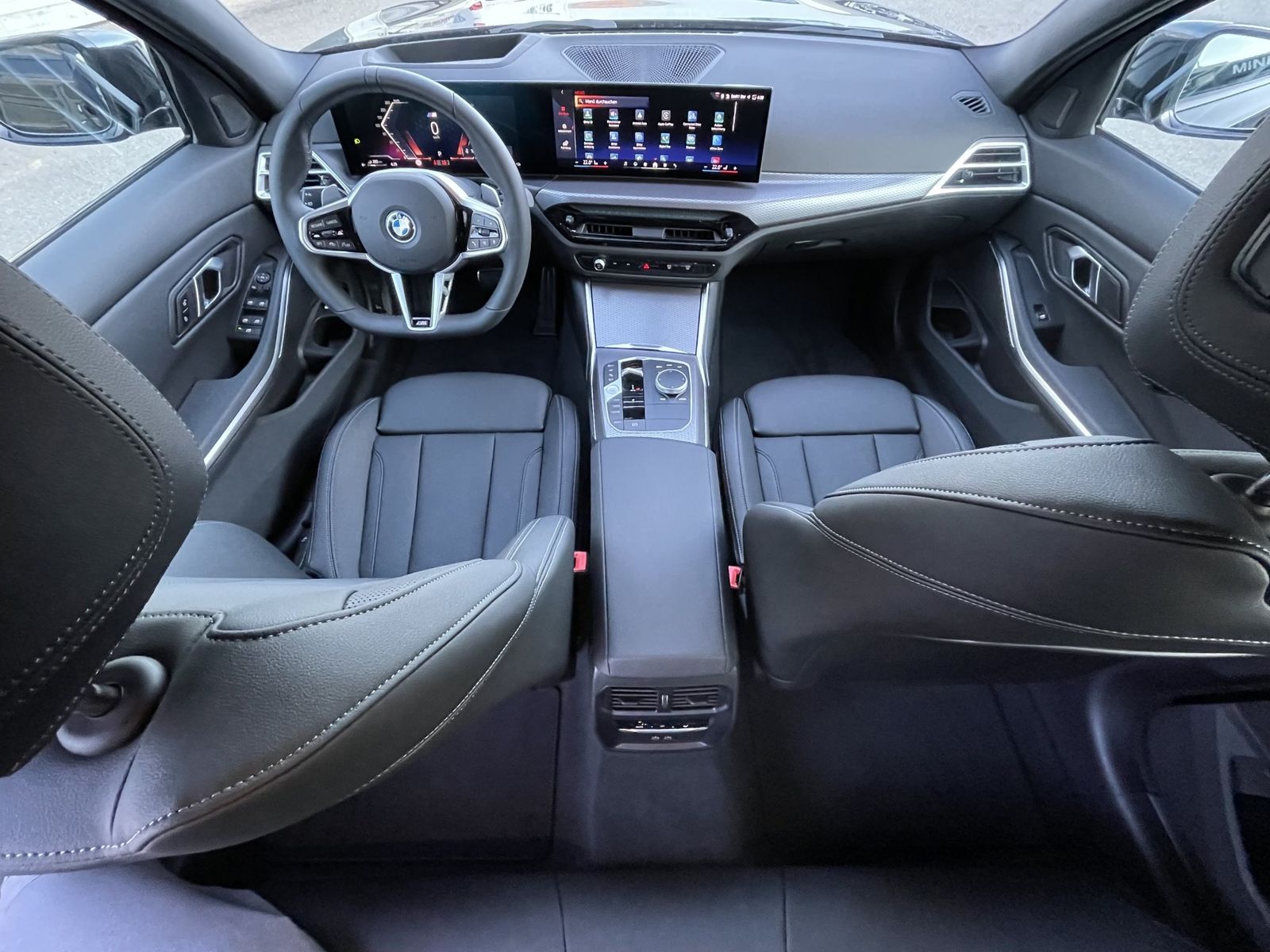 BMW 330e xDrive A M-Sportpaket Navi|PDC|MFL|AHK|SHZ
