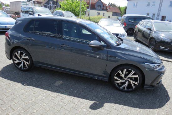 Volkswagen Golf VIII 2.0 TDI R-Line - Samsaru's Car Outlet