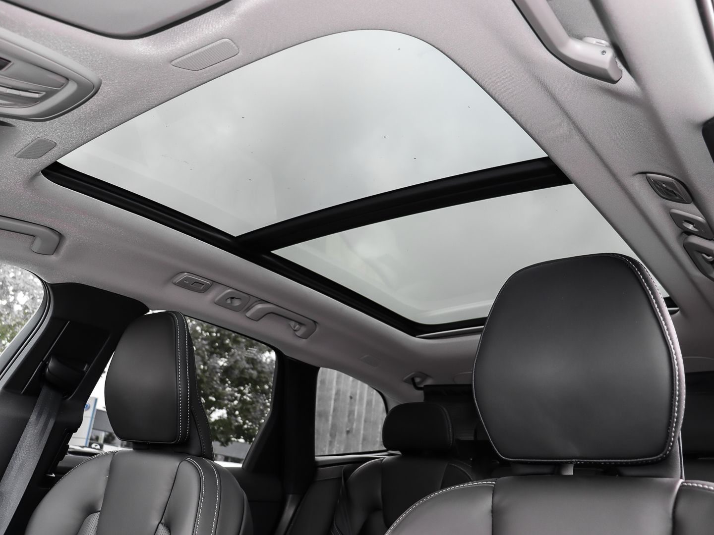 Volvo XC60 Plus Dark Recharge Plug-In Hybrid AWD T8 Tw