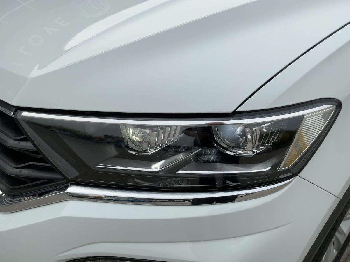 Volkswagen T-Roc 1.5 TSI SPORT - Samsaru's Car Outlet