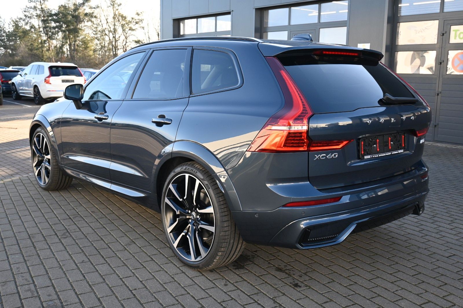 Volvo XC60 B5 B AWD Ultra Dark*PANO*360°*LUFT*ACC*AHK