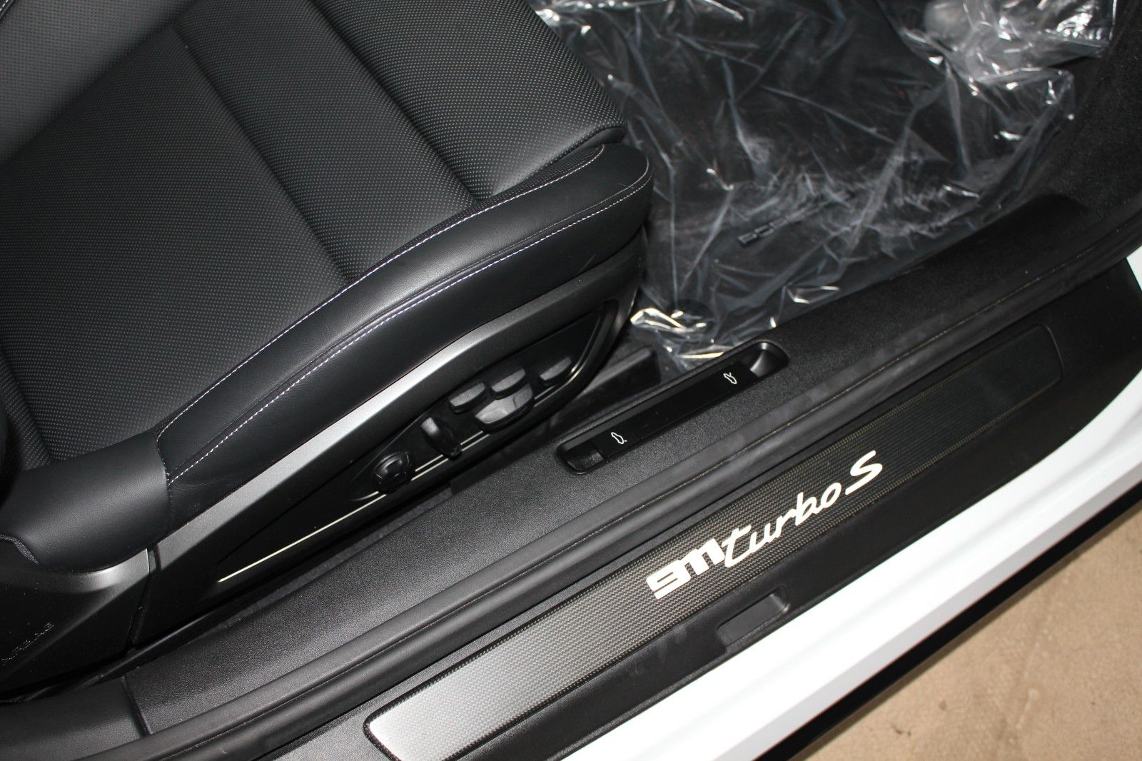 Porsche 992 Turbo S RHD/Sportabgas/SportDesign/GDach/SWA
