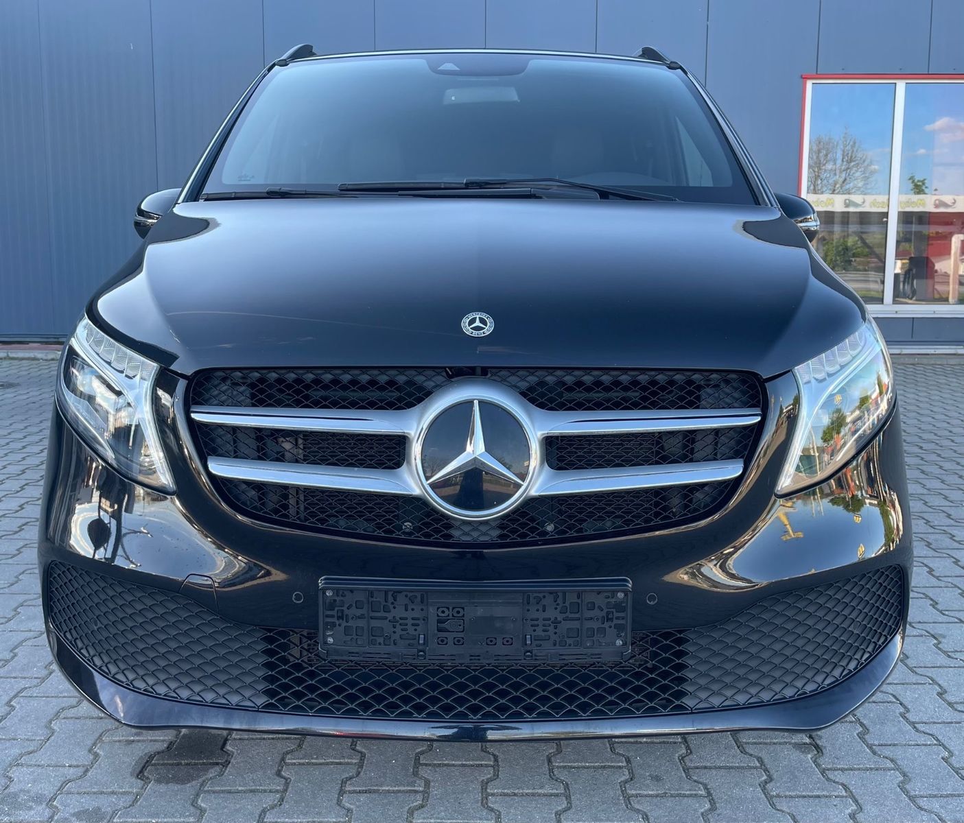 Mercedes-Benz V 250d AVANTGARDE - Samsaru's Car Outlet