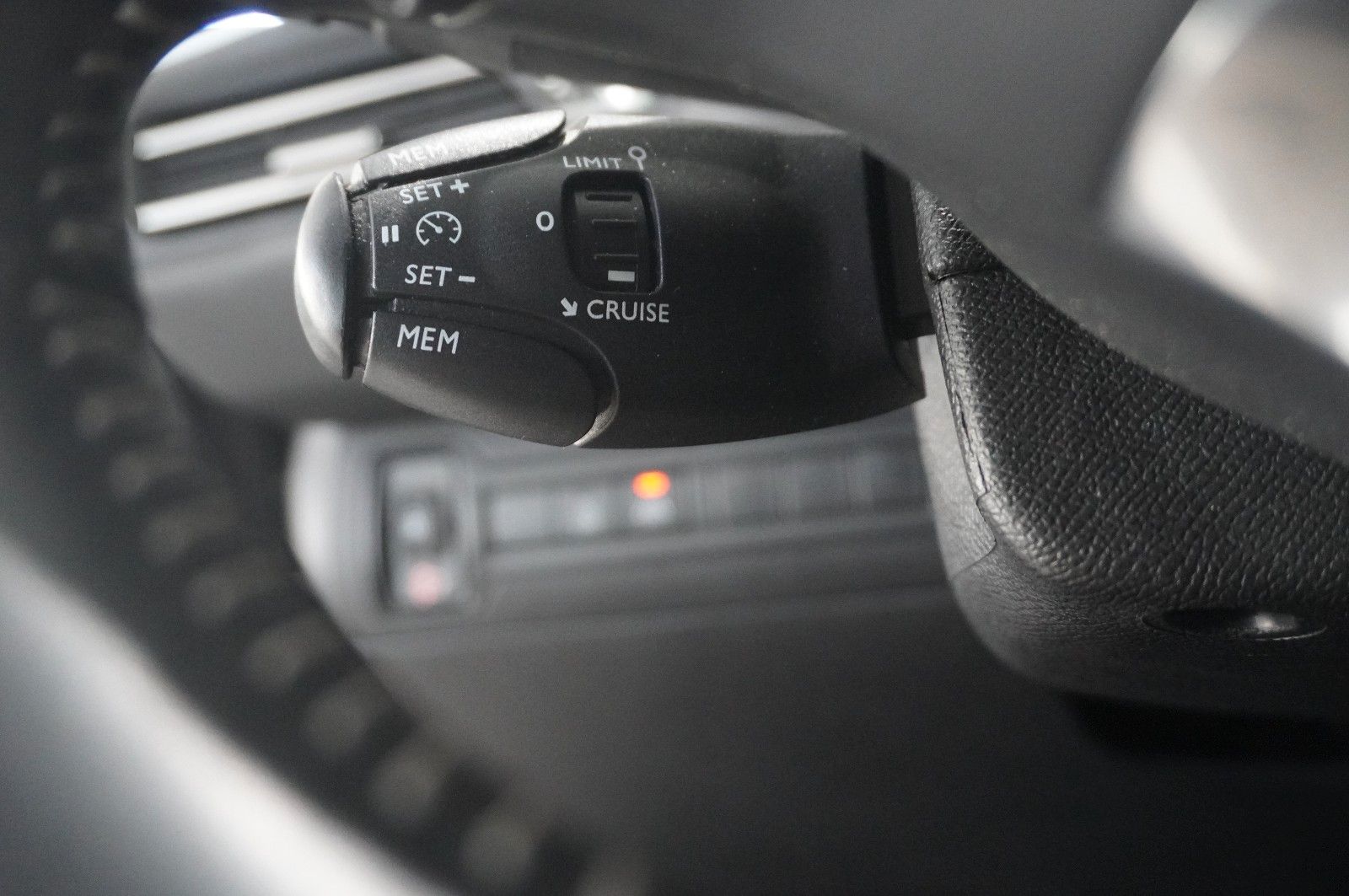 Peugeot 308 SW 1.5D ALLURE - Samsaru's Car Outlet
