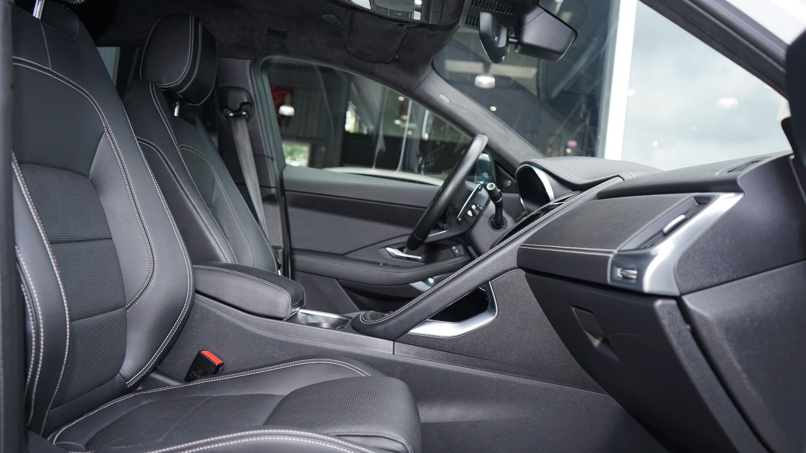 Jaguar E-PACE D200 R-DYNAMIC S*AWD*BLACK PACK*