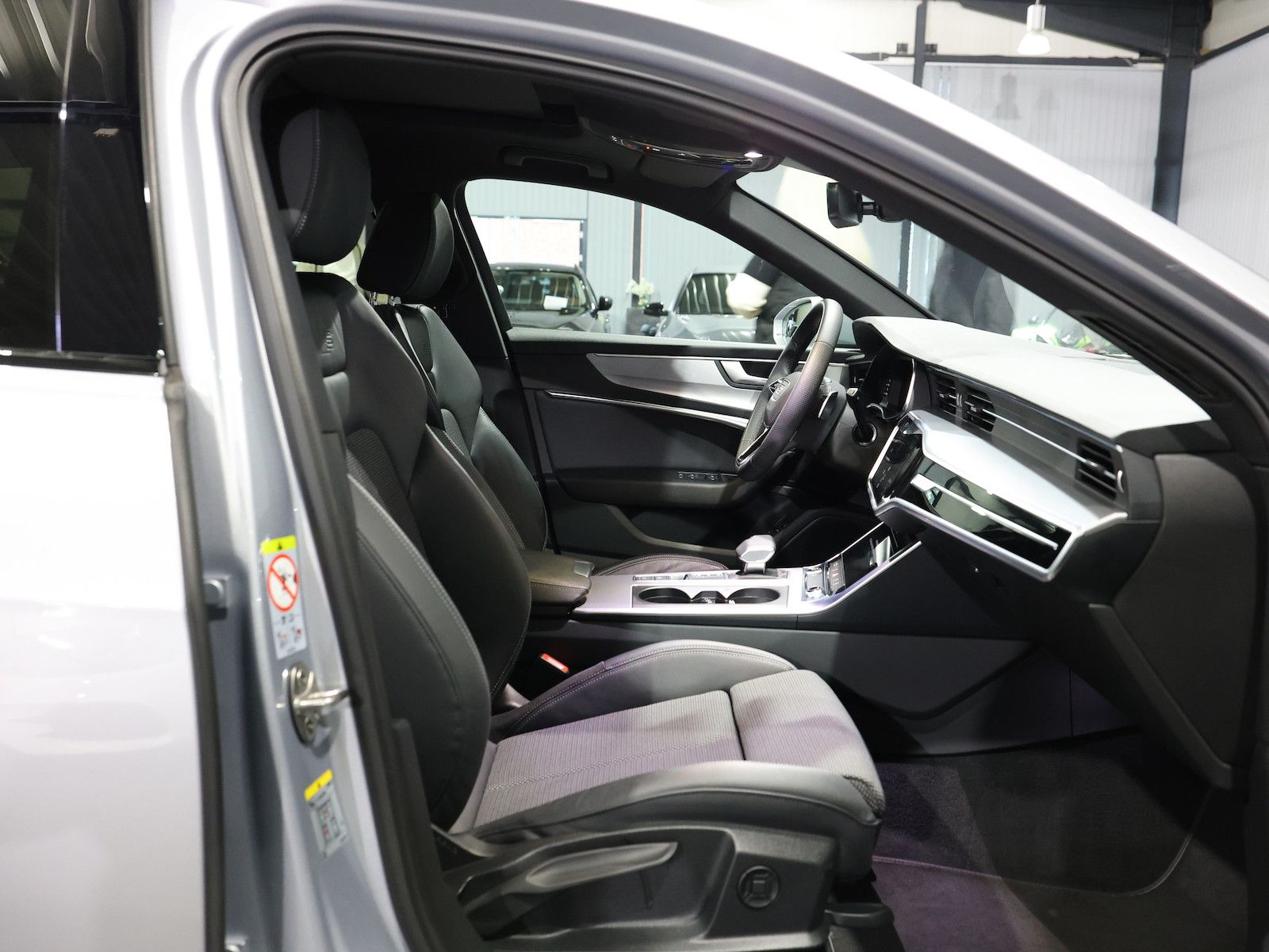 Audi A6 Avant 40 TDI S-LINE BLACK / PANORAMA, LED, VC