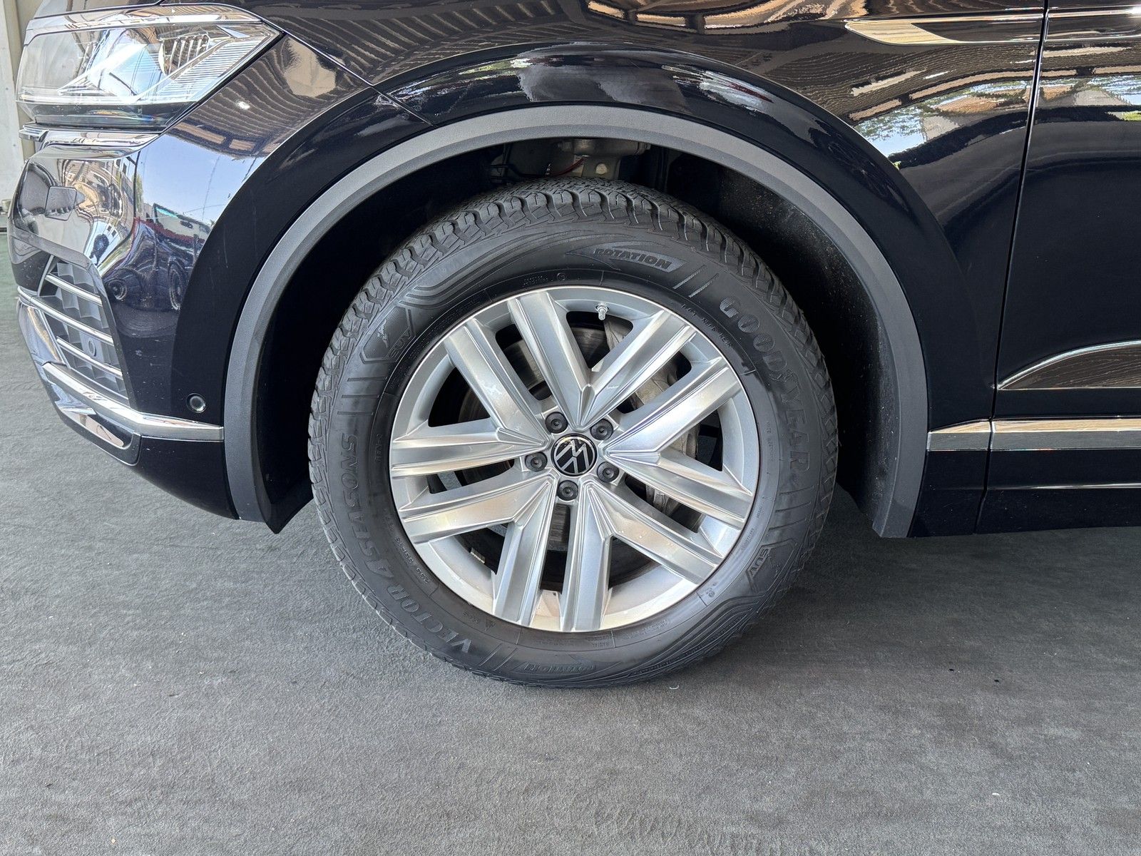 Volkswagen Touareg Atmosphere 4Motion - Samsaru's Car Outlet