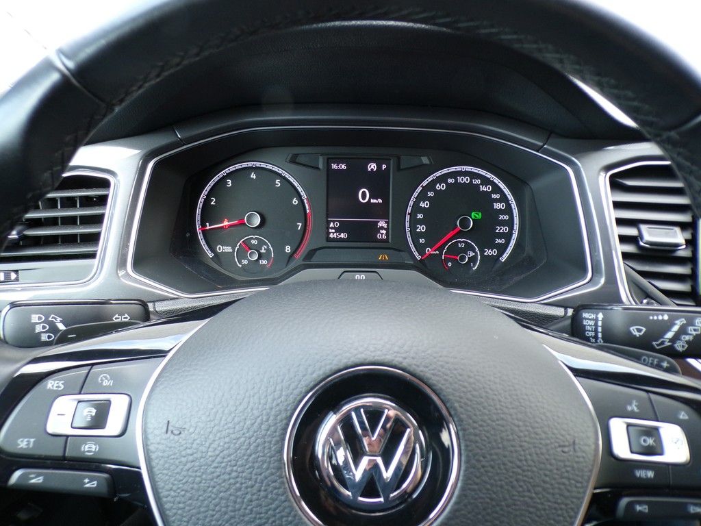 Volkswagen T-Roc 1.5 TSI Style - Samsaru's Car Outlet
