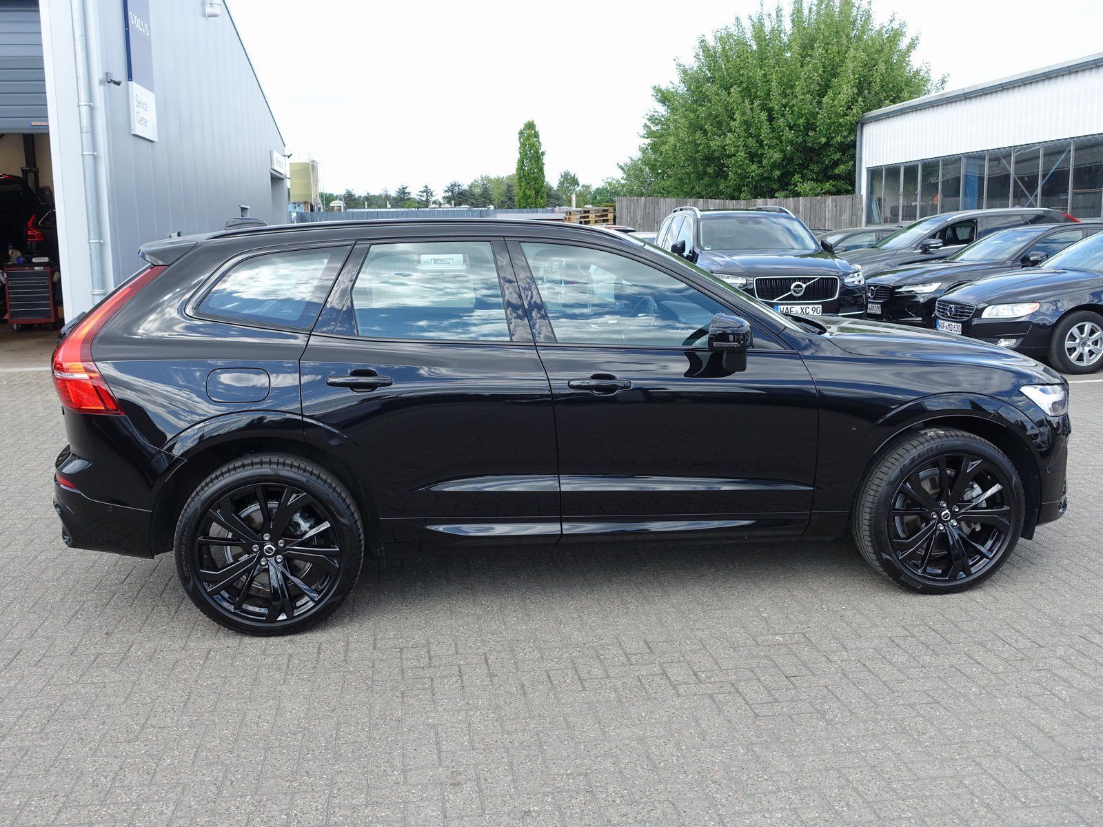 Volvo XC60 Black Edition Plus T6 AWD - Samsaru's Car Outlet