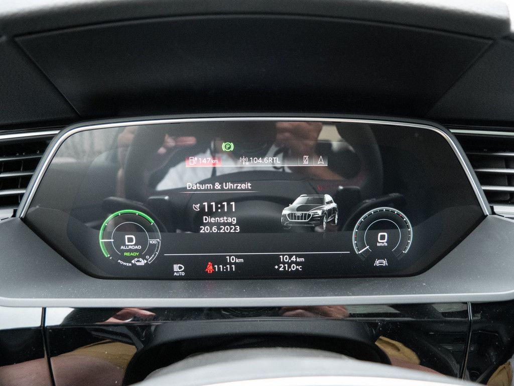 Audi Q8 S line 50 e-tron quattro - Samsaru's Car Outlet
