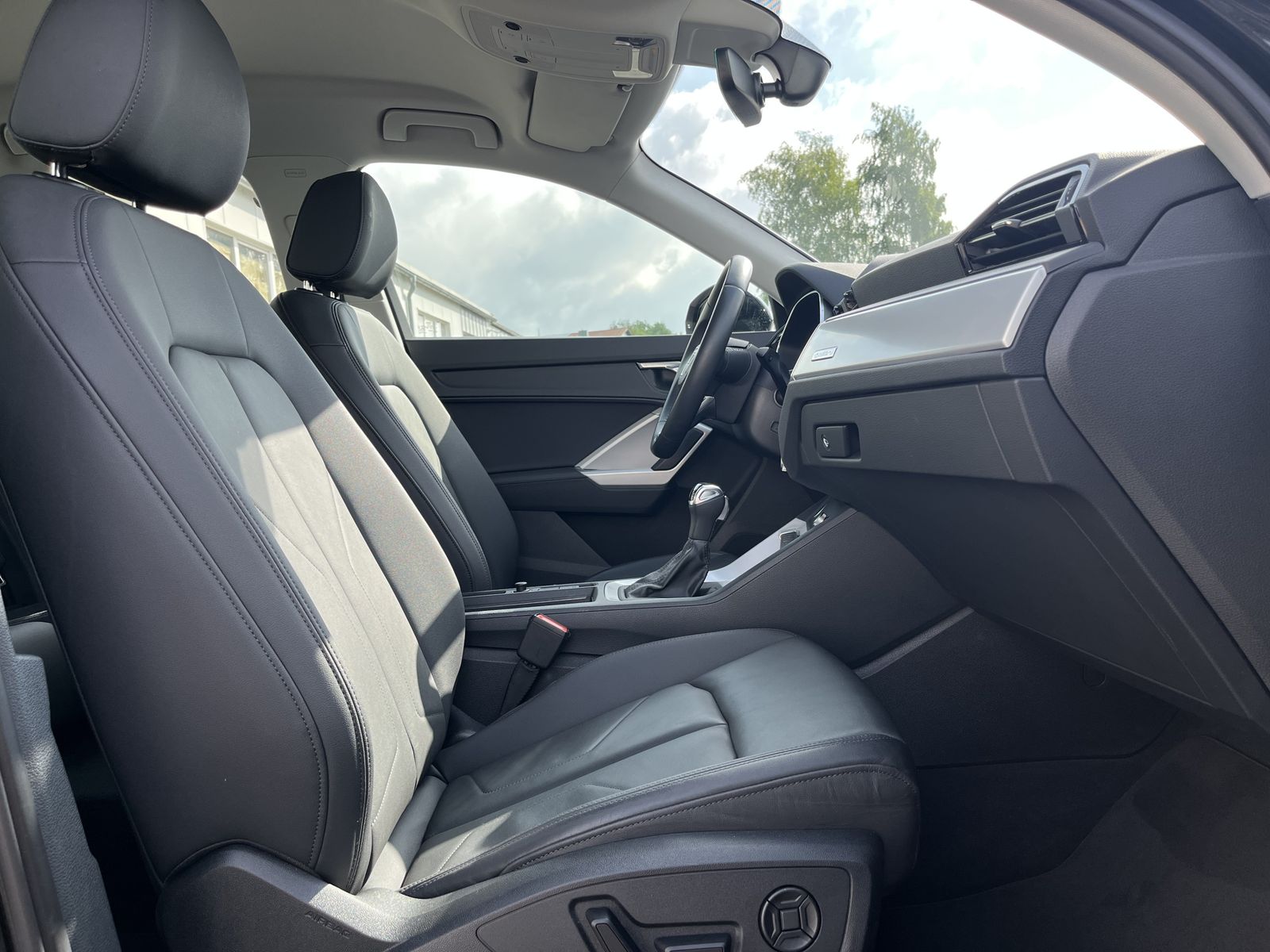 Audi Q3 35 2.0 TDI quattro S tronic - Samsaru's Car Outlet