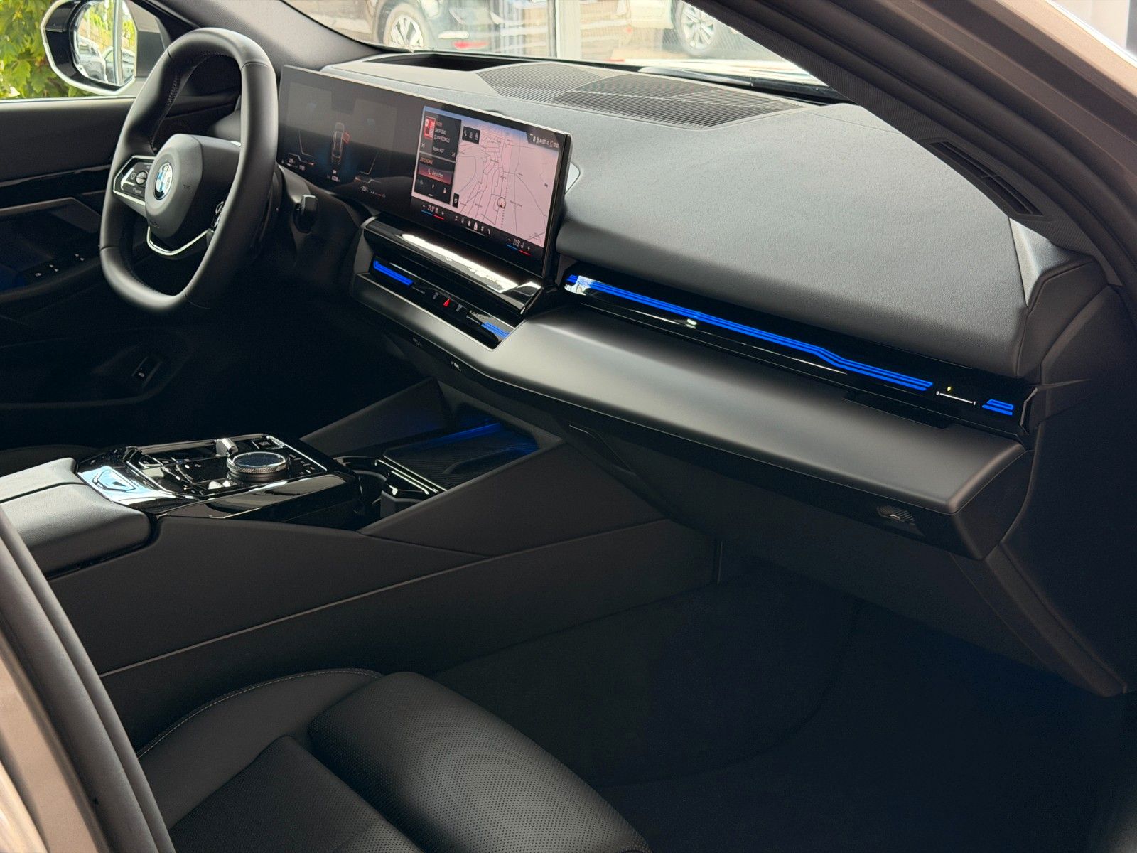 BMW 520d xDrive / AHK / 360° / Abstandtemp. / H&K