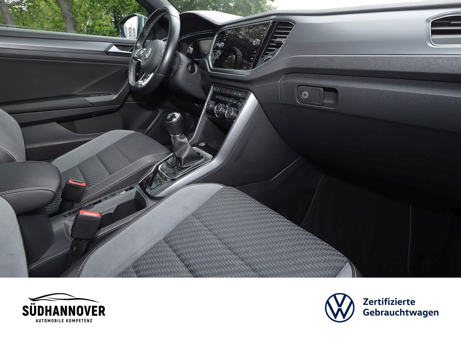 Volkswagen T-Roc R-Line 1.5 TSI - Samsaru's Car Outlet