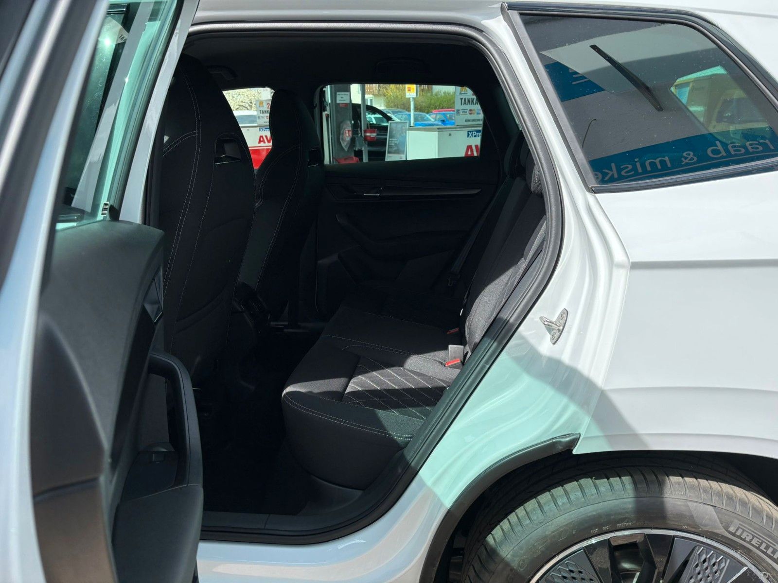 Skoda Karoq Sportline *AHK/Navi/SHZ/ACC/Garantie*