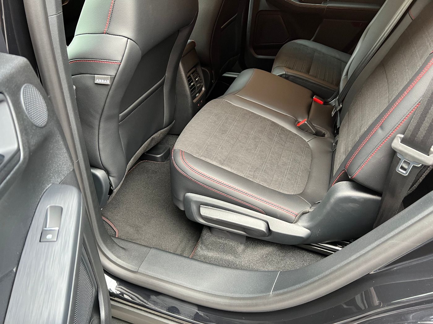 Ford KUGA ST-LINE X - Samsaru's Car Outlet