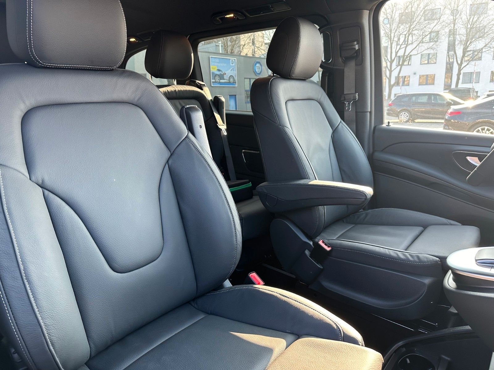 Mercedes-Benz V 220 d - Samsaru's Car Outlet