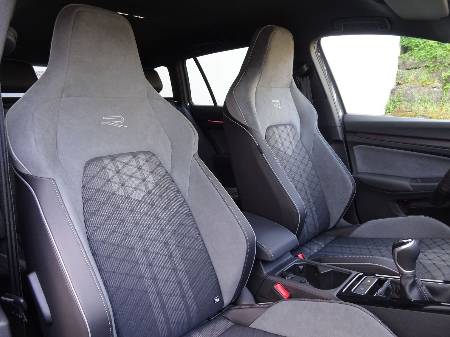 Volkswagen Golf Variant VIII 1.5 TSI R-Line - Samsaru's Car Outlet