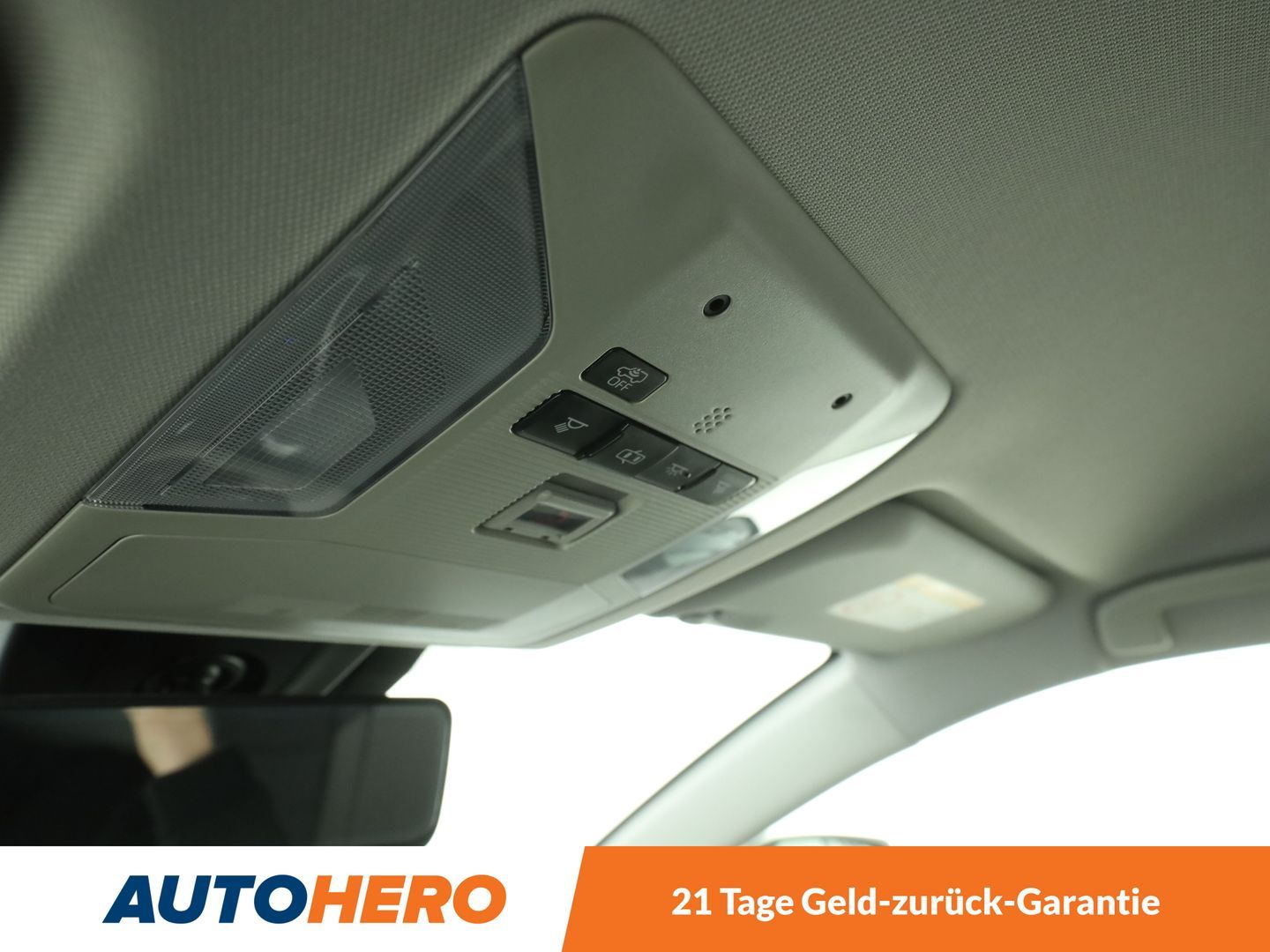 Toyota RAV 4 2.5 Hybrid 4x4 Lounge - Samsaru's Car Outlet