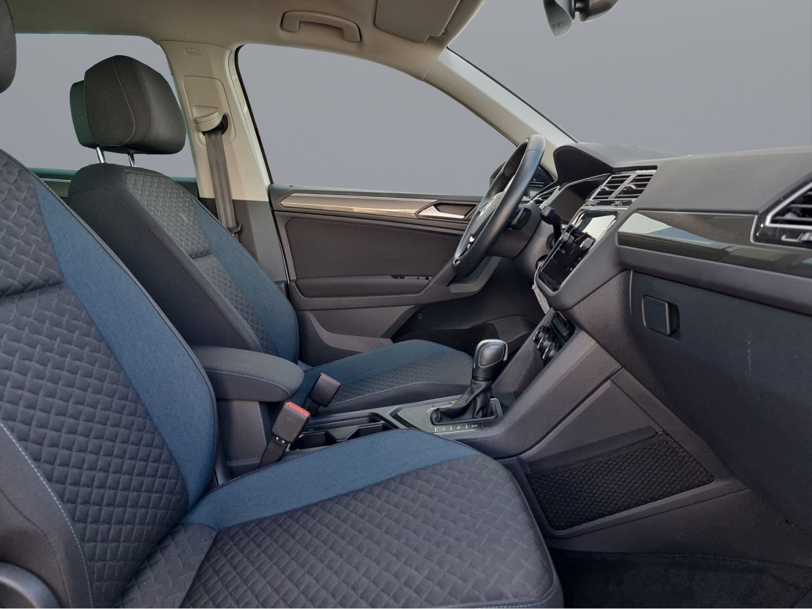 Volkswagen Tiguan 2.0 TDI DSG IQ.DRIVE - Samsaru's Car Outlet