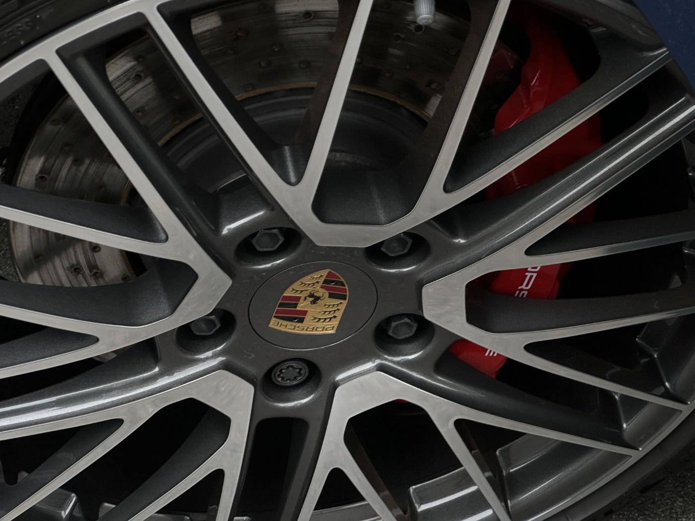 Porsche 992 911 Carrera 4S Lift Matrix BOSE InnoDrive