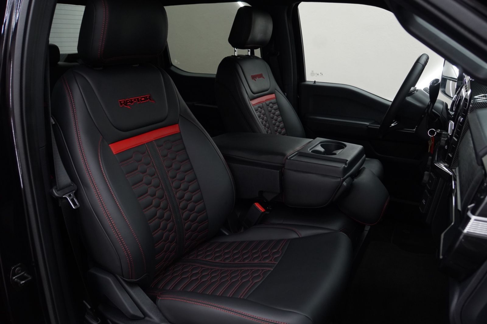 Ford F 150 RAPTOR - Samsaru's Car Outlet