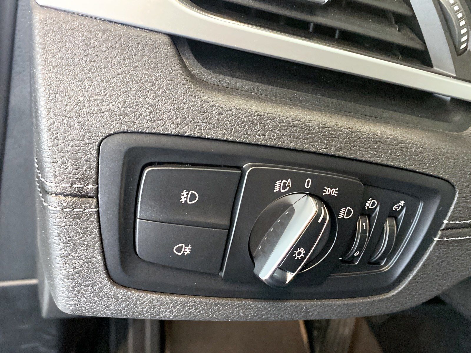 BMW X1 xDrive20d Sport Line - Samsaru's Car Outlet