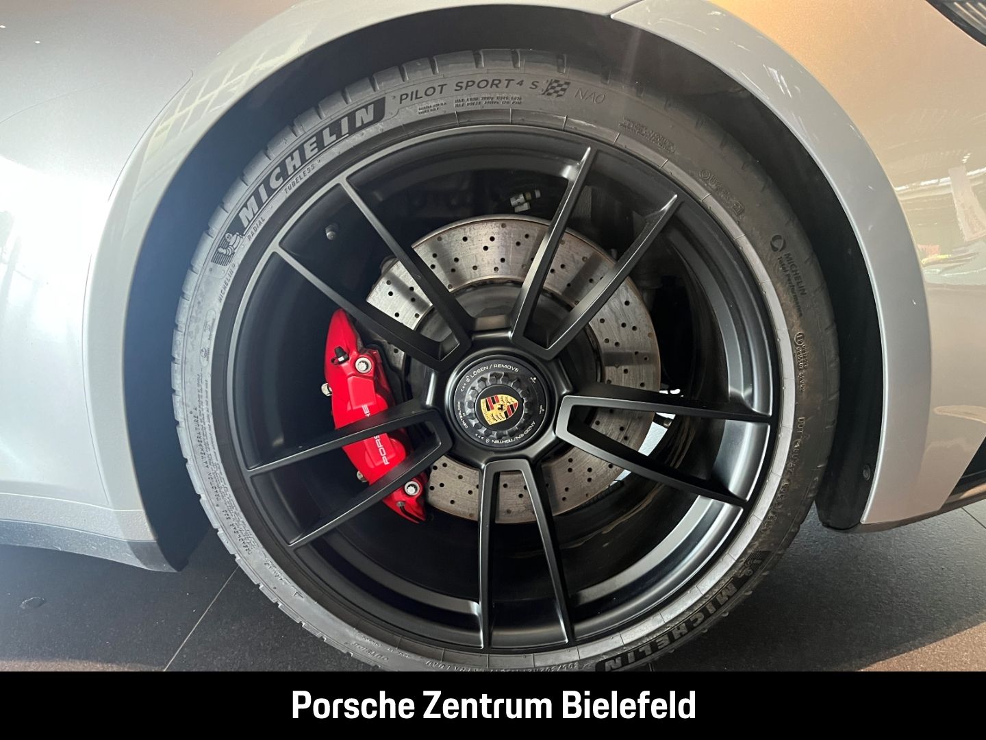 Porsche 992 911 Targa 4 GTS BOSE Sportabgasanlage LED
