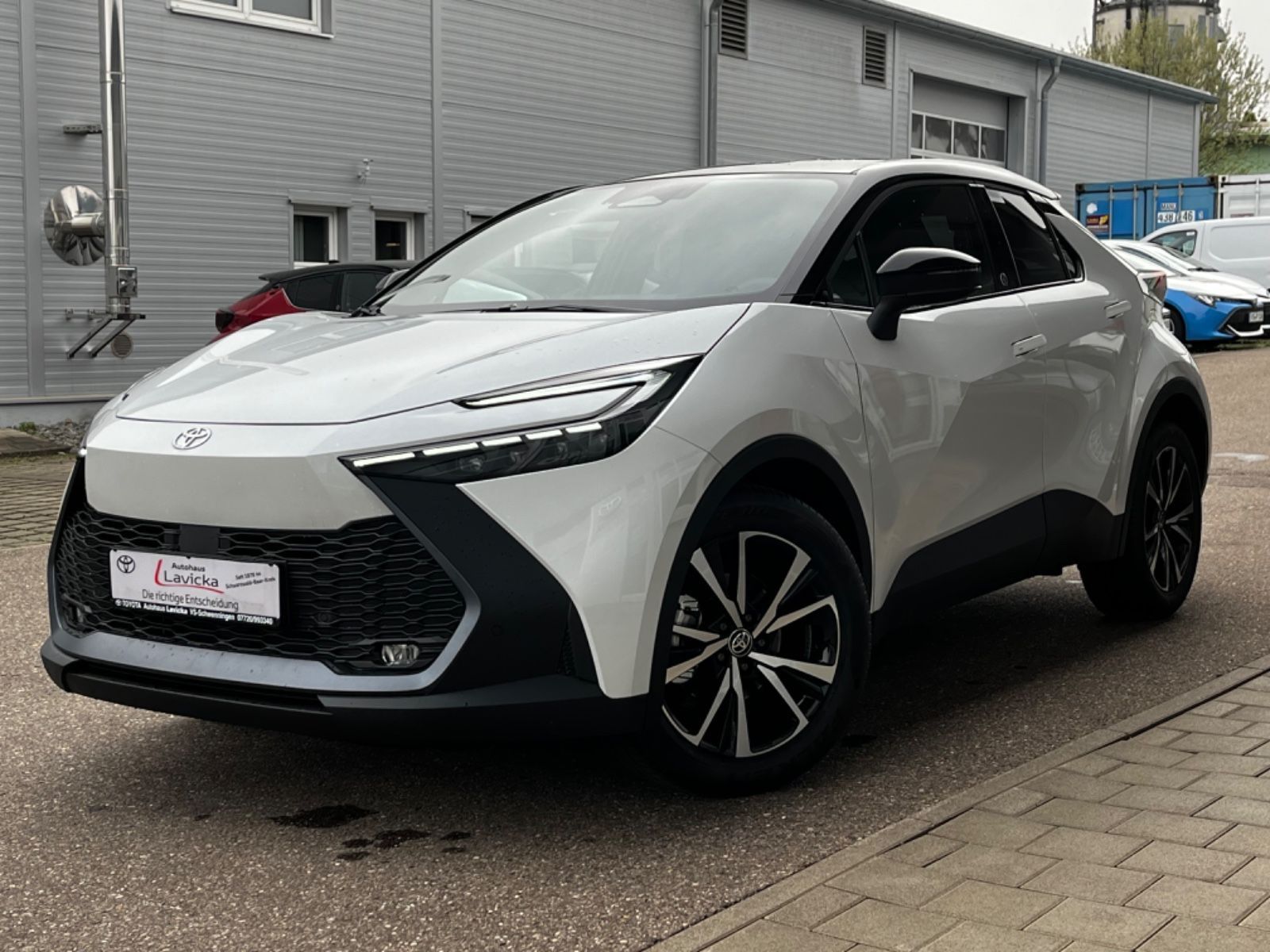 Toyota C-HR 1.8l Hybrid Team - Samsaru's Car Outlet