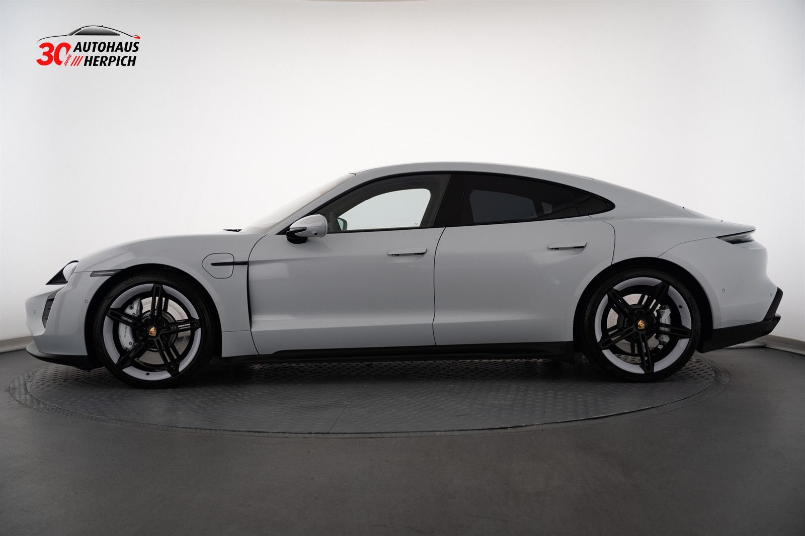Porsche Taycan GTS 21" Matrix HAL Pano HUD InnoD Approve