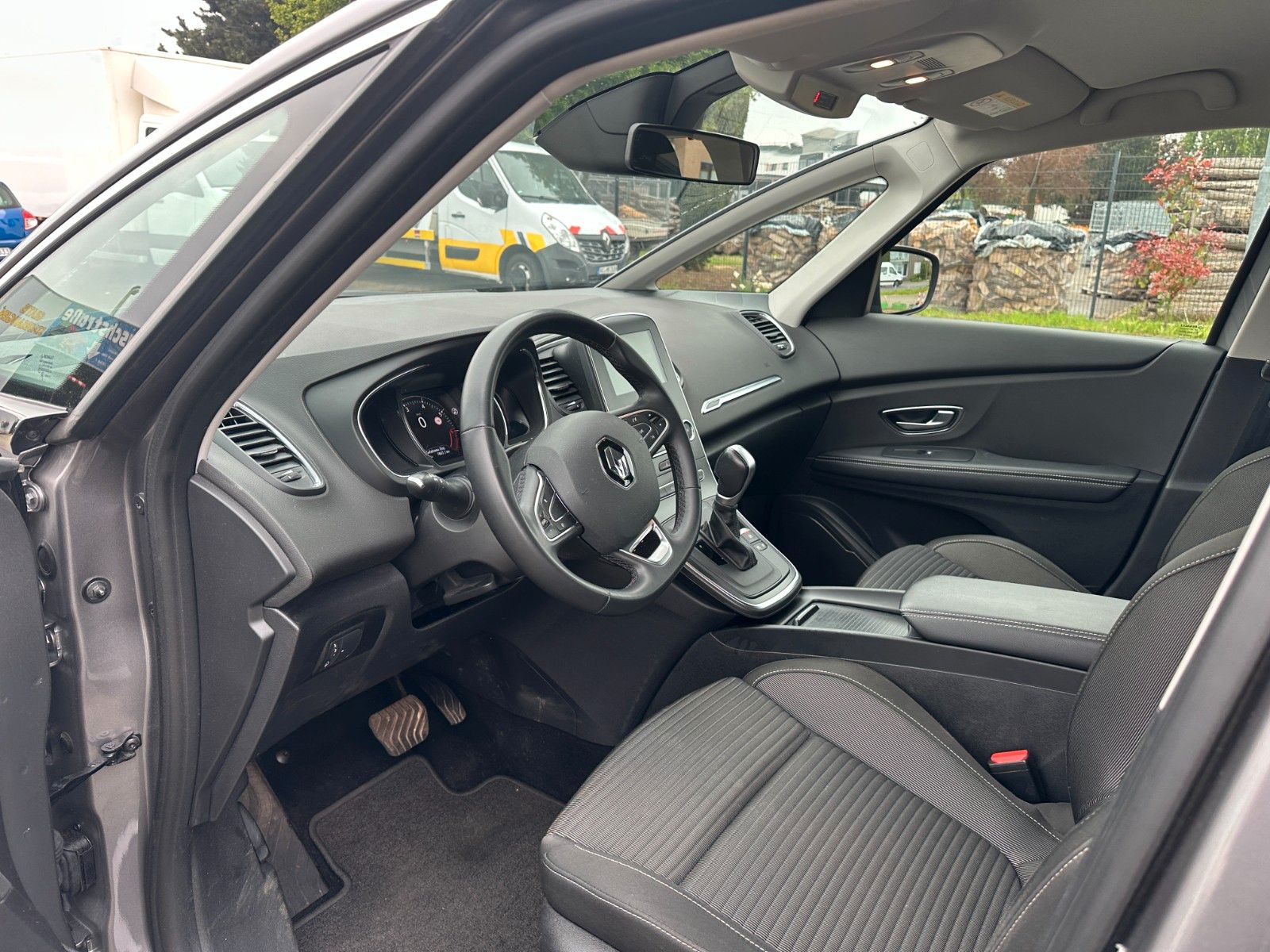 Renault Scenic IV Grand Business Edition - Samsaru's Car Outlet