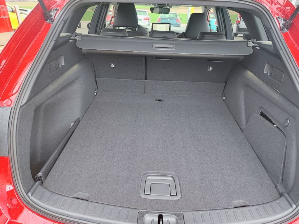 Toyota Corolla 2.0 Hybrid Touring Sports - Samsaru's Car Outlet