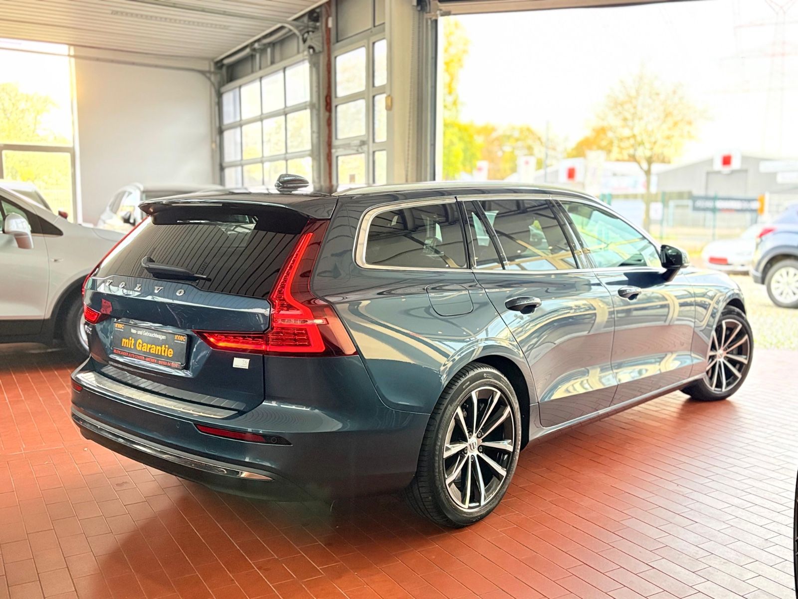 Volvo V60 T6 Kombi Core Recharge Plug-In Hybrid AWD