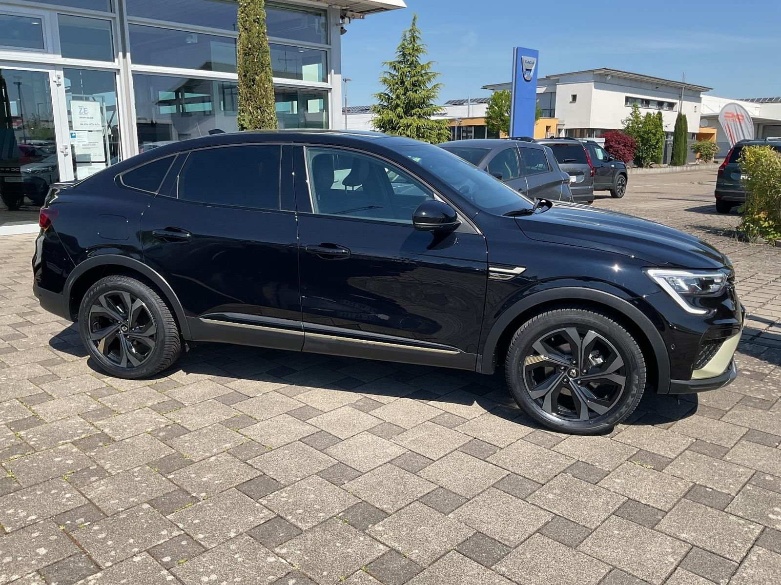 Renault Arkana E-TECH engineered hybrid 145 - Samsaru's Car Outlet