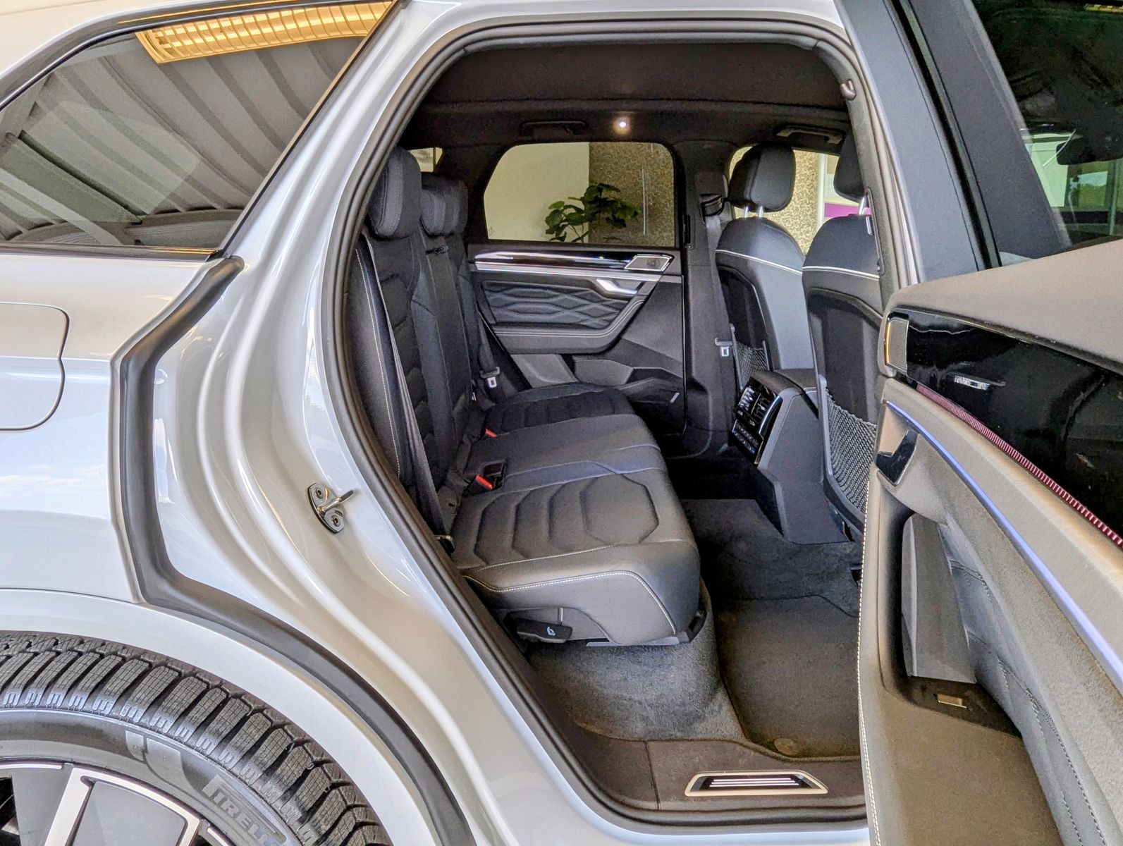 Volkswagen Touareg 3.0TDI 4M R-Line VOLL Black 22" UPE 114T
