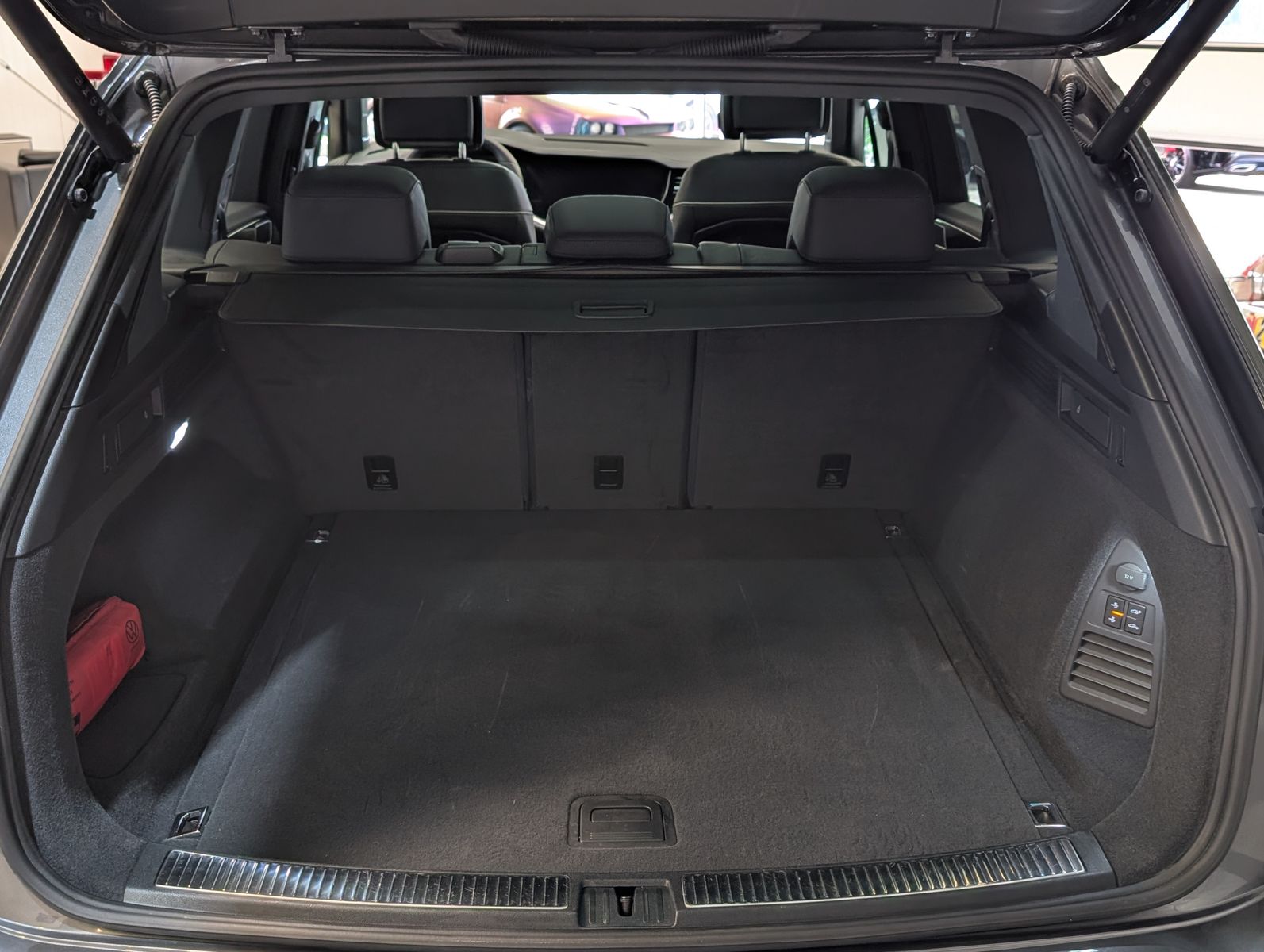 Volkswagen Touareg 3.0TDI 4M R-Line VOLL Black 22" UPE 114T