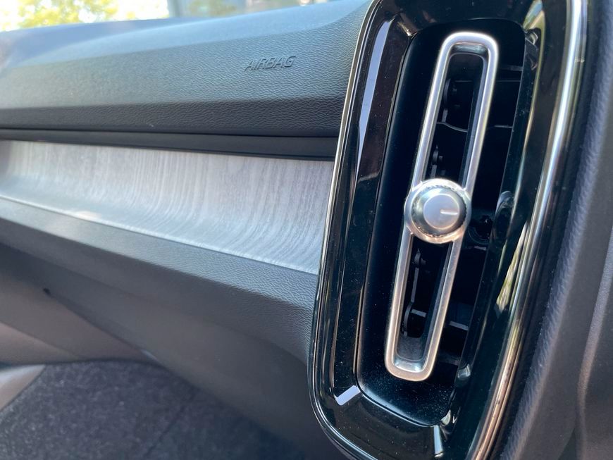 Volvo XC40 T5 Recharge Inscription - Samsaru's Car Outlet