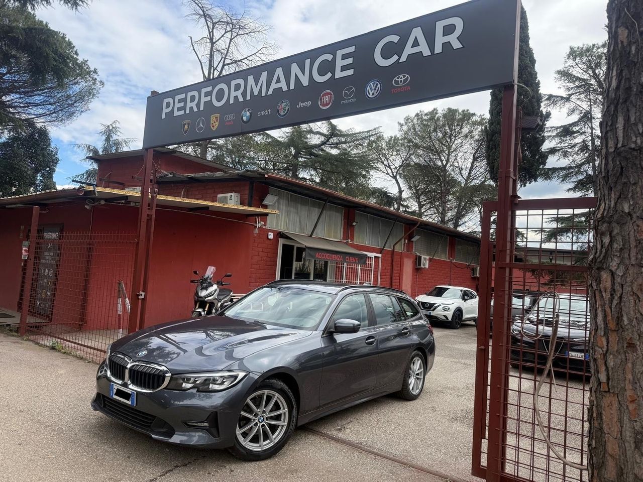 BMW 318 318d Touring Business Advantage - Samsaru's Car Outlet