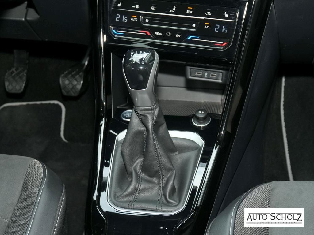 Volkswagen T-Roc 1.0 TSI Style - Samsaru's Car Outlet