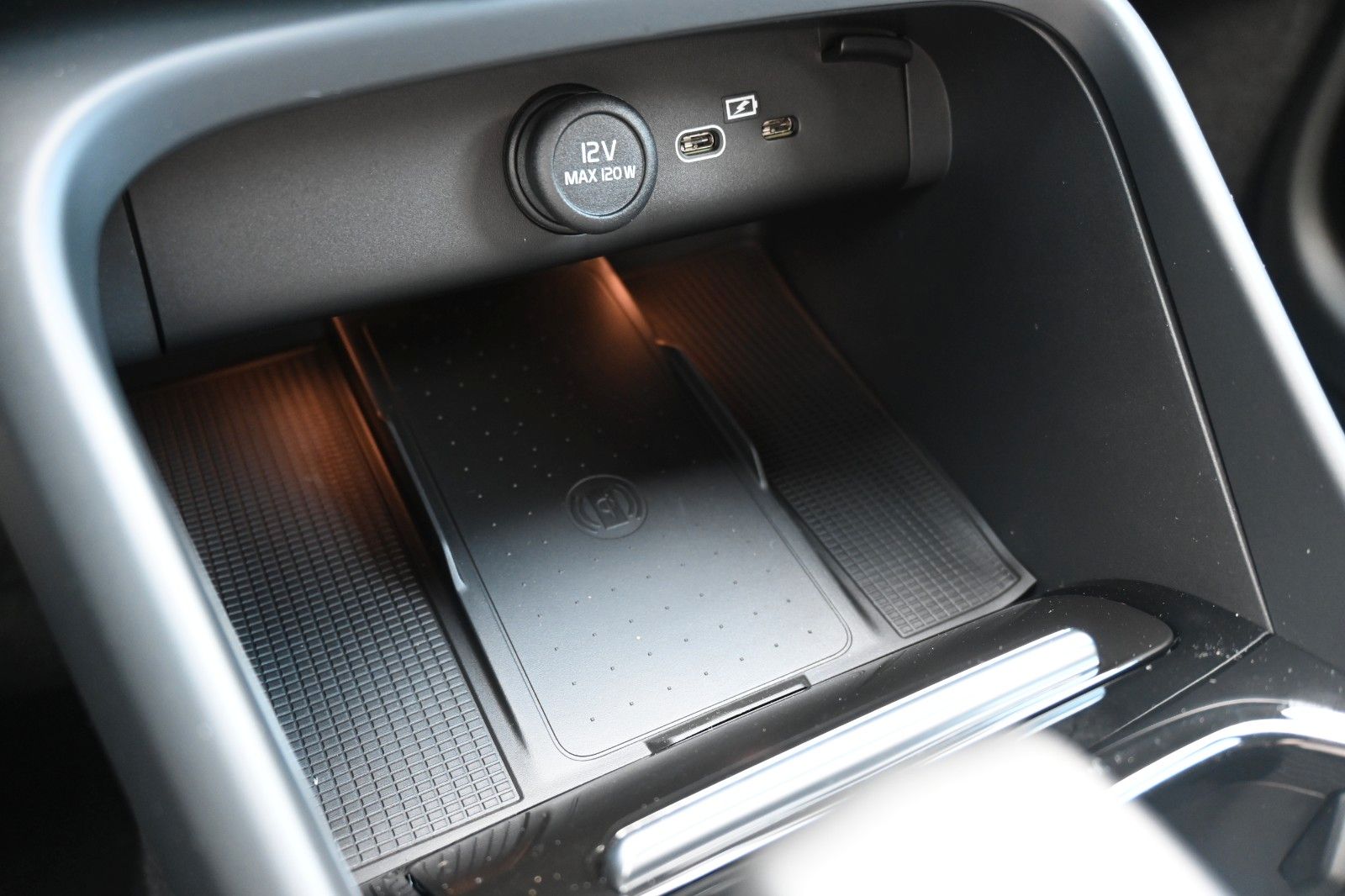 Volvo XC40 B4 DKG Plus Dark*FSHZG*360°*ACC*Allwetter