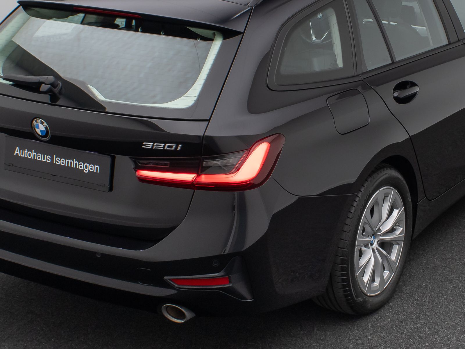 BMW 320i Sport - Samsaru's Car Outlet