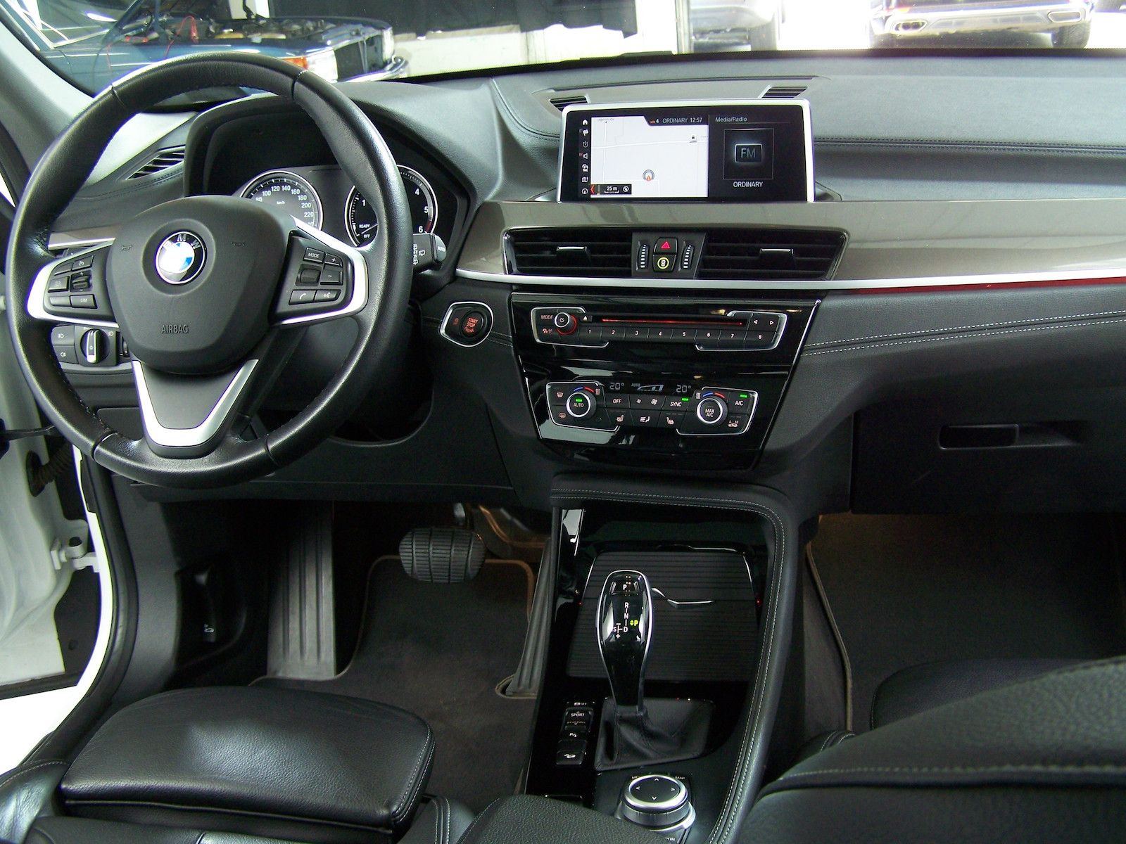 BMW X1 xDrive 20 d xLine - Samsaru's Car Outlet